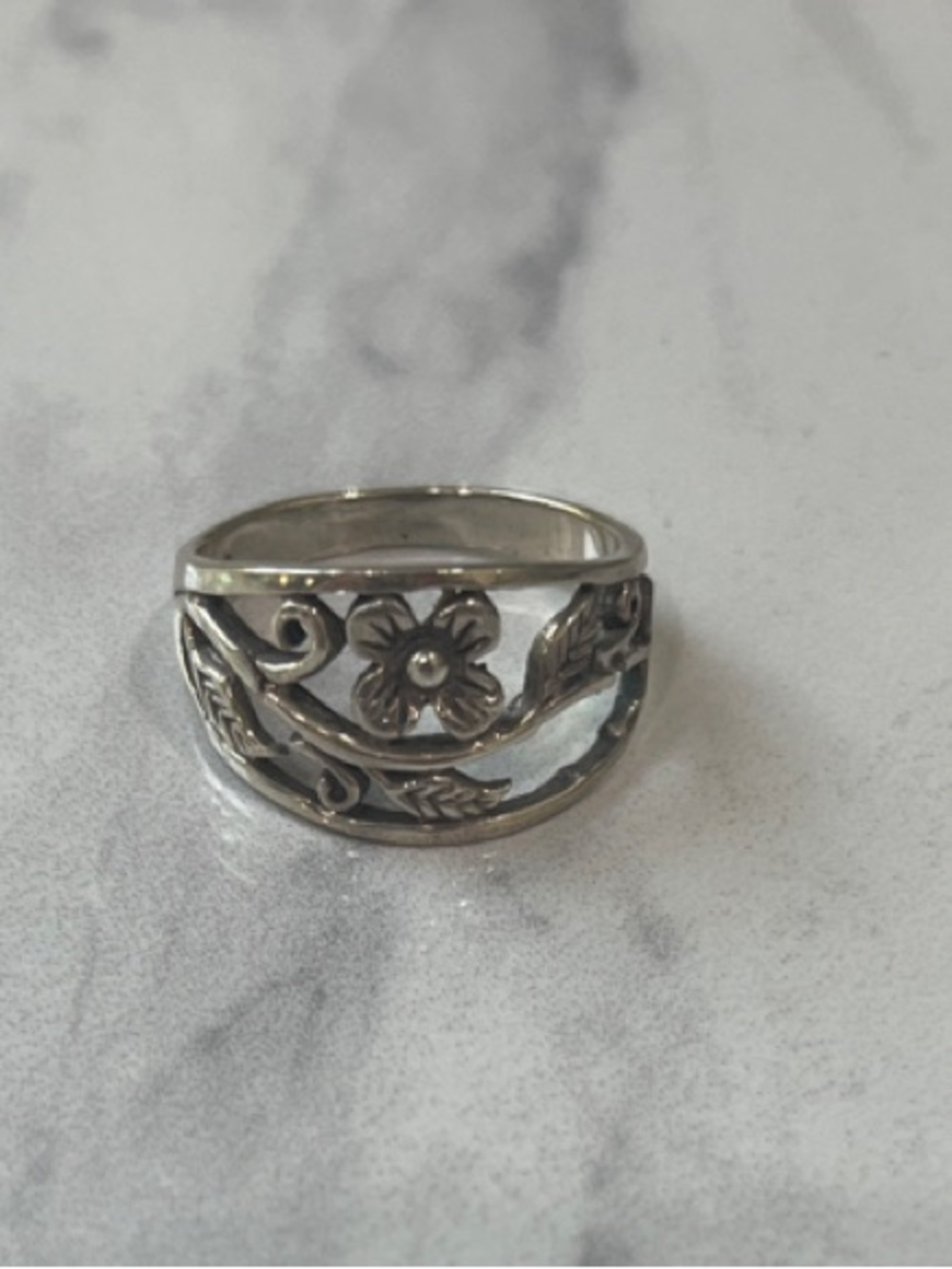 Sterling Silver Floral Cutout Women’s Ring size 6.5